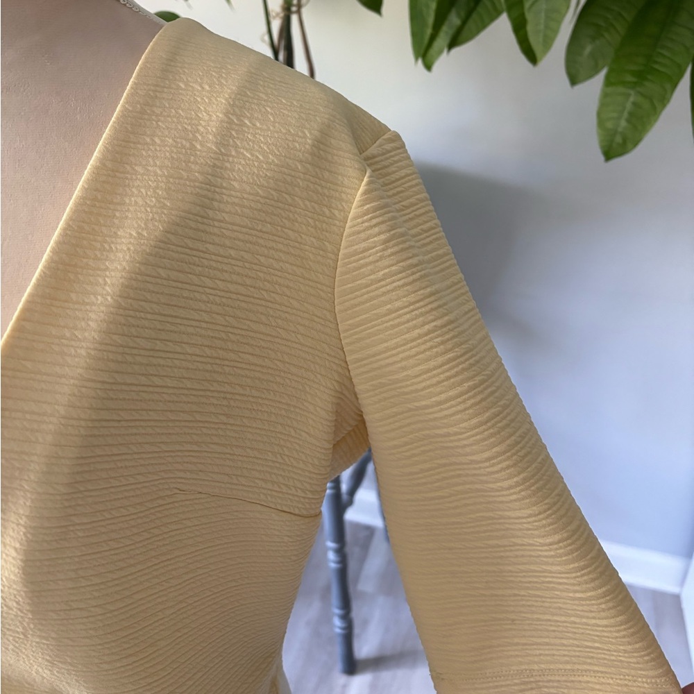 Perceptions Soft Yellow Top - Picture 2 of 3